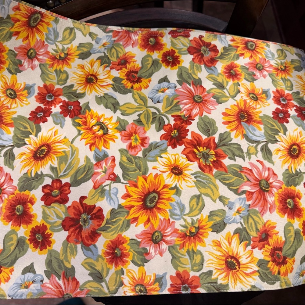Floral Tablecloth with Sunflower Design